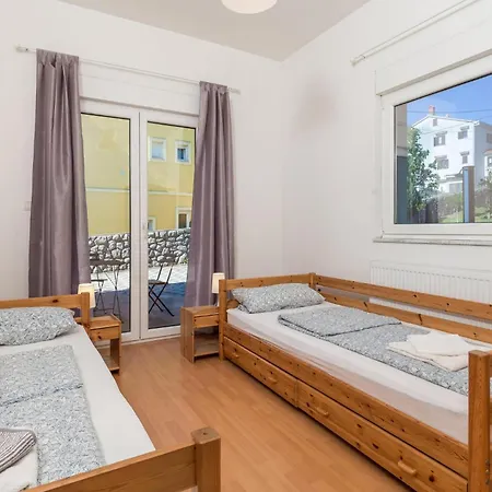 2 Bedroom Beautiful In Lägenhet *