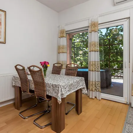 Lägenhet 2 Bedroom Beautiful In *