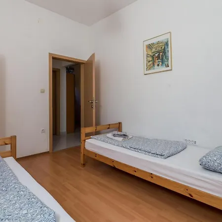 2 Bedroom Beautiful In Lägenhet *