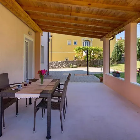 Lägenhet 2 Bedroom Beautiful In