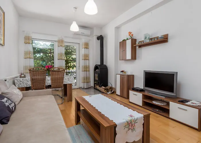 2 Bedroom Cozy In