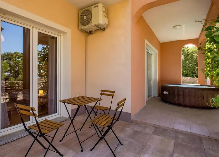 2 Bedroom Cozy In Apartament