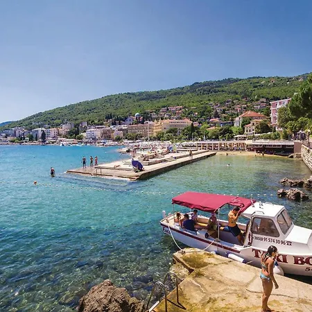 2 Bedroom Beautiful In Appartamento