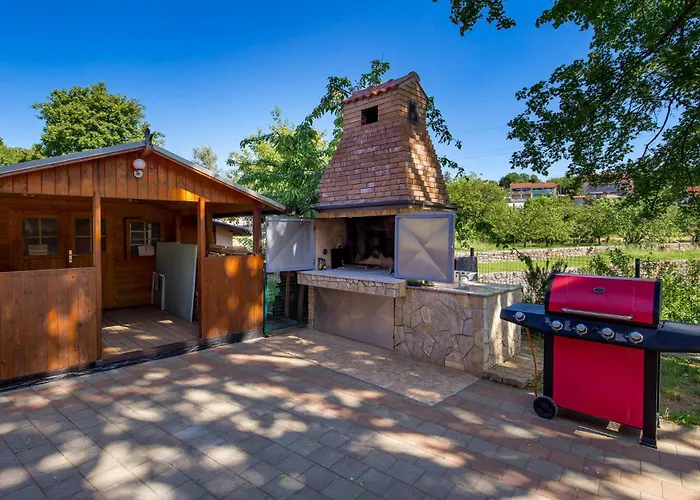 2 Bedroom Cozy In